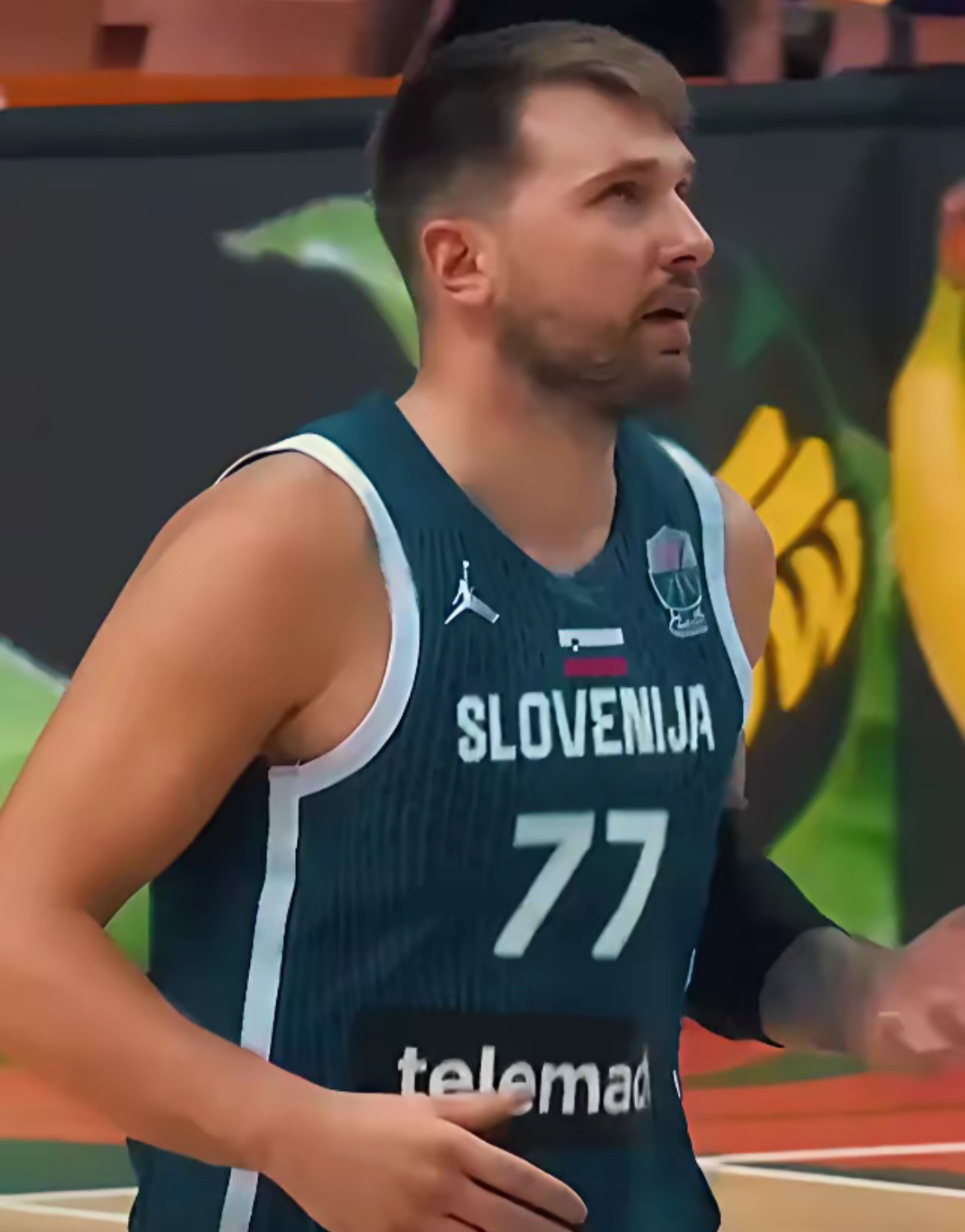 爱游戏APP-东契奇在篮网比赛中精彩发挥转折点上海海港绝杀压哨，网友：芝加哥公牛战术微调备战CBA季后赛的简单介绍